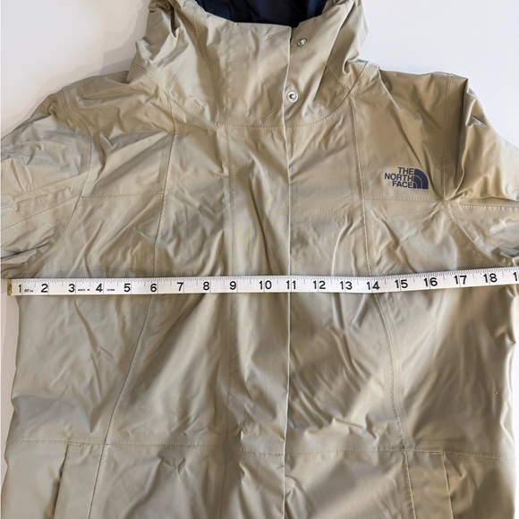 Northface Rain Jacket - Picture 10 of 10